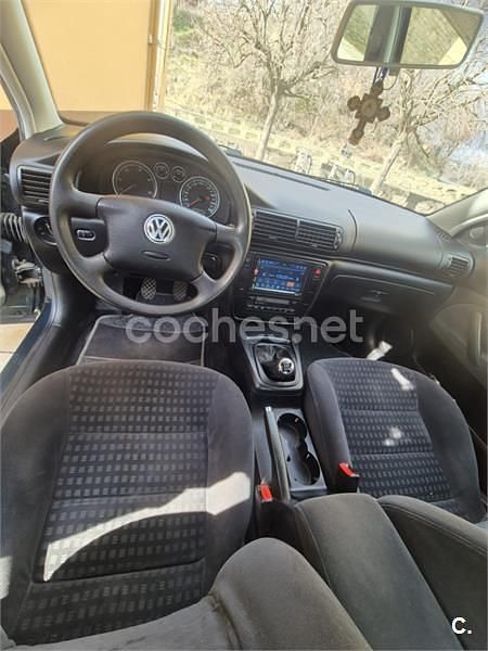 Verde Usado 2001 VW Passat Comfortline Berlina | 1800 € (Precio justo) - Imagen 1/4