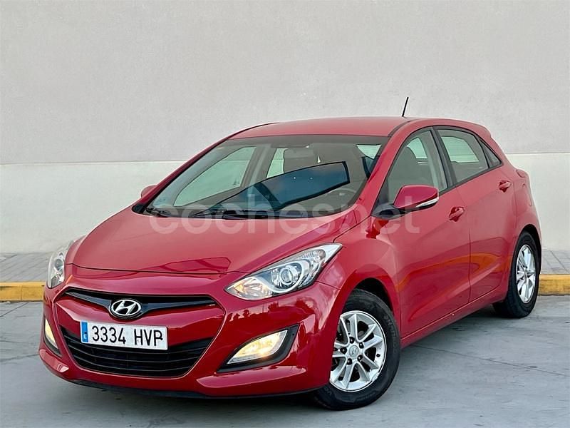 Rojo Usado 2014 Hyundai i30 Berlina | 5990 € (Super precio) - Imagen 1/4