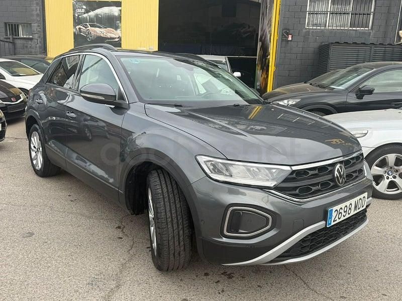 Usado VW T-Roc Life 150 CV (110 kW) 2022 Gris / plata SUV