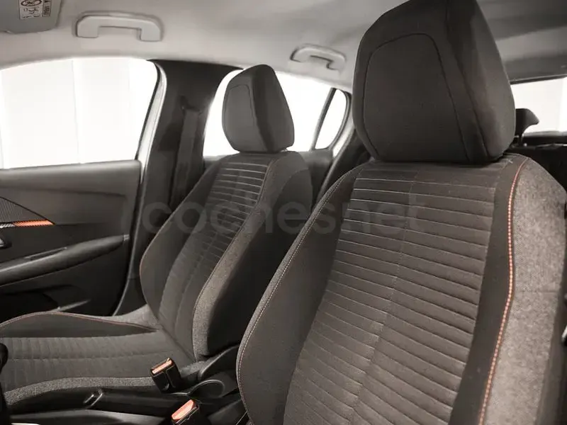 Usado Peugeot 208 Active 100 CV (73 kW) 2022 Blanco Utilitario