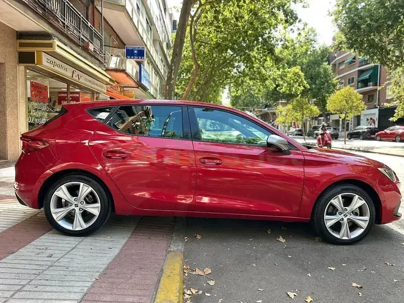 Usado Seat Leon FR 150 CV (110 kW) 2021 Rojo Berlina