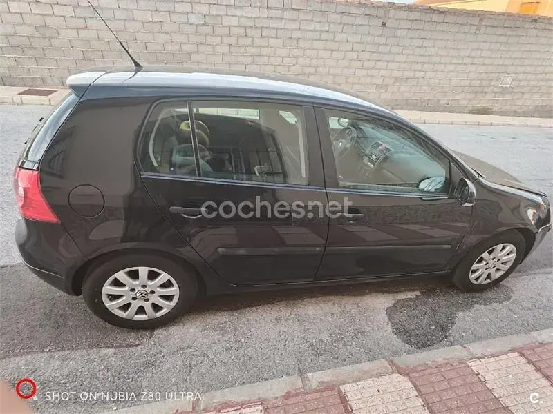 Usado VW Golf IV Trendline 102 CV (75 kW) 2006 Negro Berlina