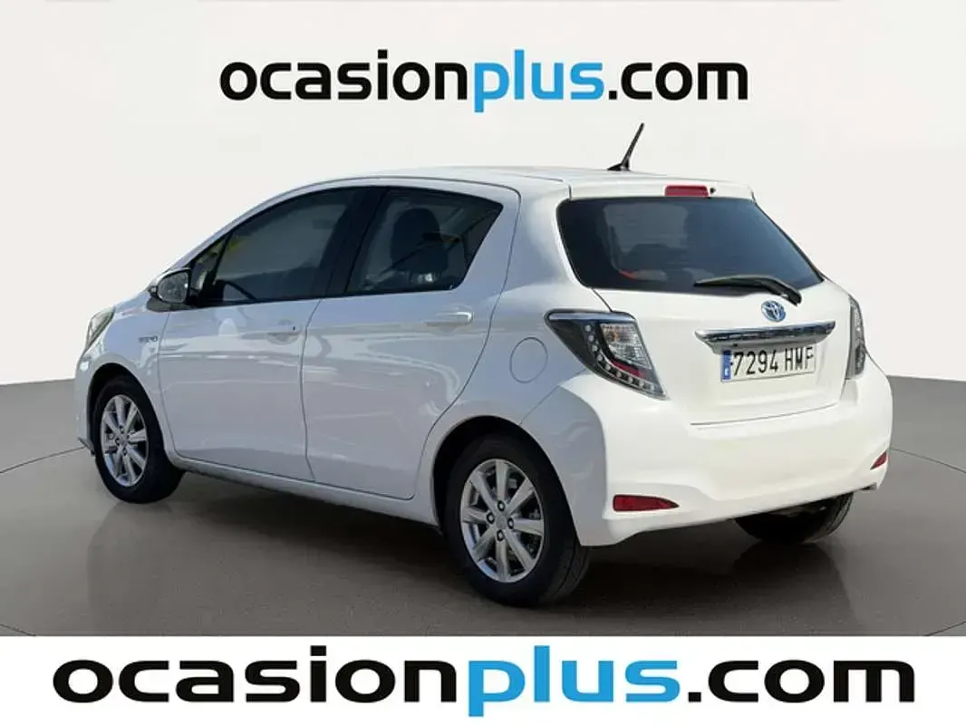 Usado Toyota Yaris Hybrid Advance 99 CV (72 kW) 2012 Blanco Utilitario