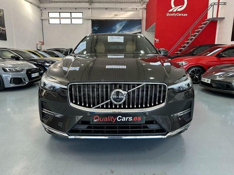 Usado Volvo XC60 Core 350 CV (257 kW) 2022 Gris / plata SUV