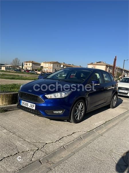 Usado Ford Focus Trend 125 CV (91 kW) 2017 Azul Berlina