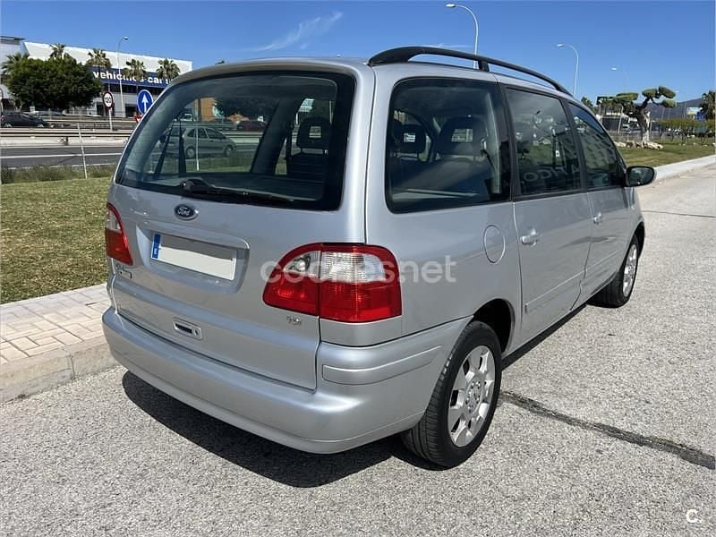 Usado Ford Galaxy Trend 130 CV (95 kW) 2004 Gris / plata Monovolumen