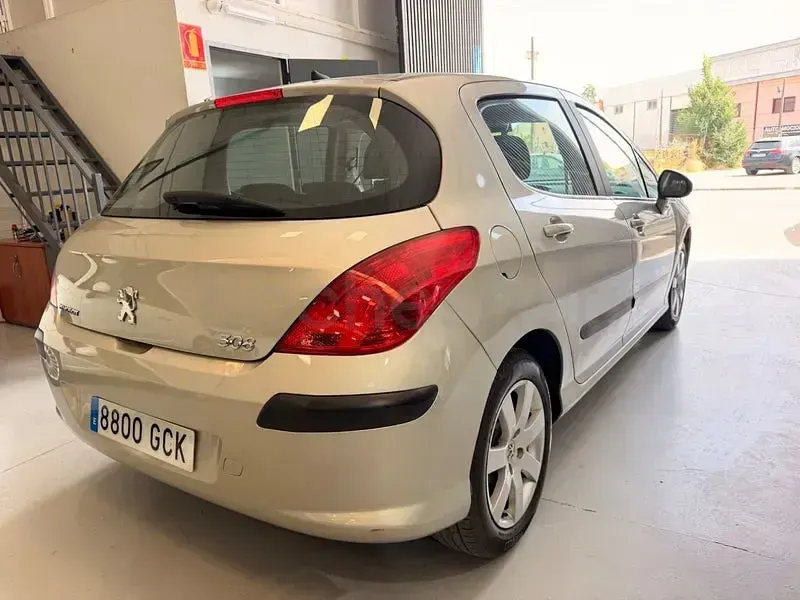 Usado Peugeot 308 90 CV (66 kW) 2009 Beige Berlina