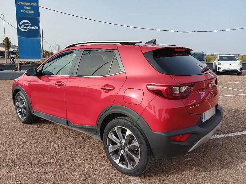 Usado Kia Stonic 120 CV (88 kW) 2018 Rojo SUV