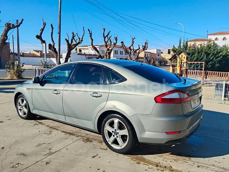 Gris / plata Usado 2009 Ford Mondeo Ambiente Berlina | 3990 € (Precio justo) - Imagen 1/4