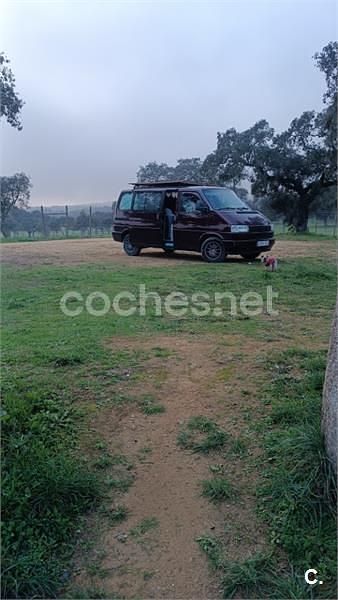 Usado VW Caravelle 102 CV (75 kW) 2007 Granate Monovolumen