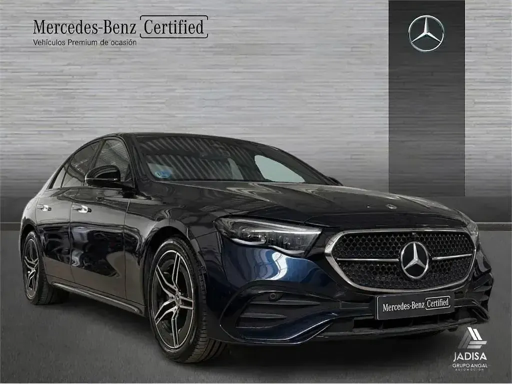Używany Mercedes E220 197 KM (144 kW) 2024 Niebieski Sedan/Limuzyna