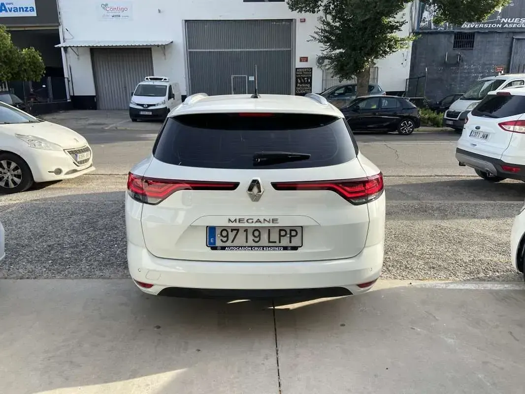 Usado Renault Mégane GrandTour Intens 116 CV (85 kW) 2021 Blanco Familiar