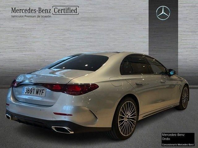 Usado Mercedes E220 AMG line 197 CV (144 kW) 2025 Plata hightech Berlina