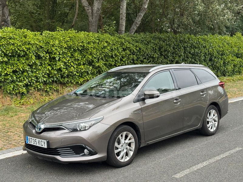 Gris / plata Usado 2017 Toyota Auris Hybrid Active Familiar | 16.990 € (Precio justo) - Imagen 1/4