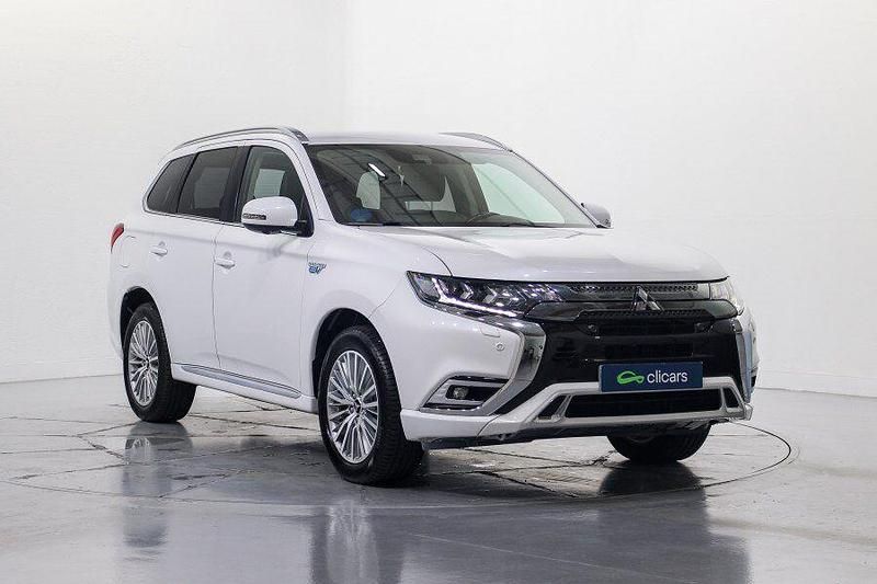 Usado Mitsubishi Outlander P-HEV 224 CV (164 kW) 2021 Blanco SUV