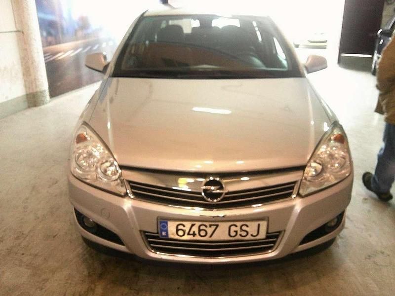 Plateado Usado 2009 Opel Astra Cosmo Utilitario | 4290 € (Precio justo) - Imagen 1/4