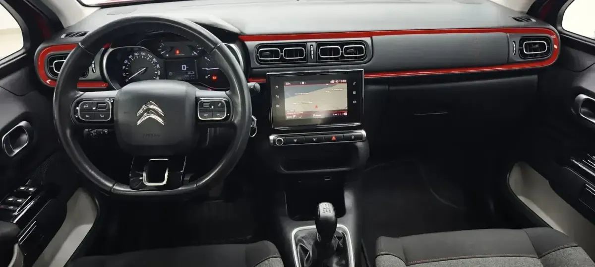 Usado Citroën C3 Feel 82 CV (60 kW) 2019 Rojo Utilitario