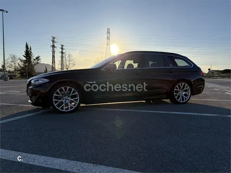 Usado BMW 520 177 CV (130 kW) 2011 Negro Familiar