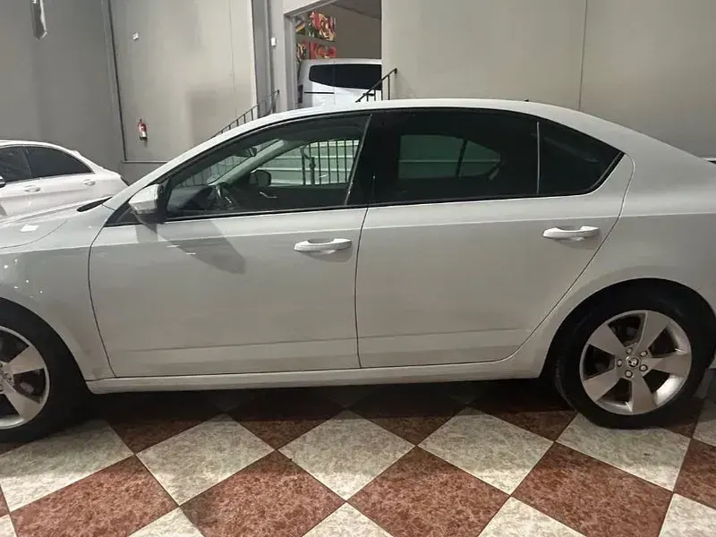Usado Skoda Octavia Style 150 CV (110 kW) 2020 Blanco Berlina