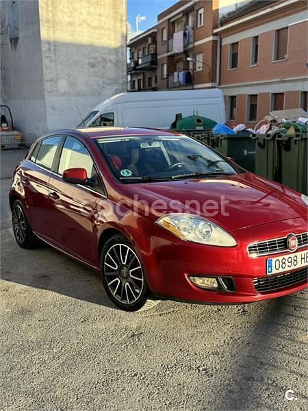 Granate Usado 2011 Fiat Bravo Active Utilitario | 5200 € (Buen precio) - Imagen 1/4