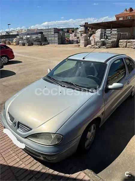 Usado Renault Mégane Coupé Sportway 95 CV (69 kW) 2002 Gris / plata Coupe