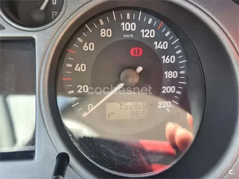 Usado Seat Ibiza Reference 85 CV (62 kW) 2008 Rojo Berlina