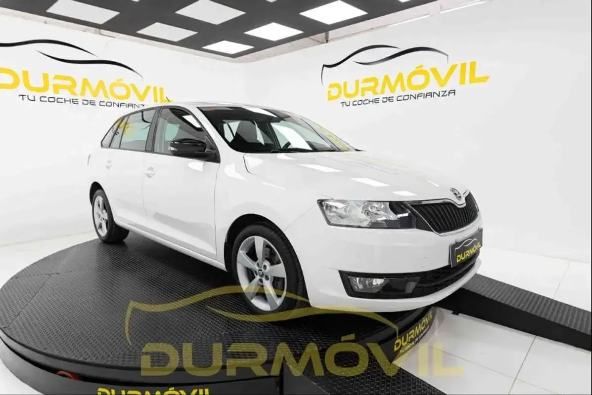 Usado Skoda Rapid 116 CV (85 kW) 2017 Blanco Utilitario