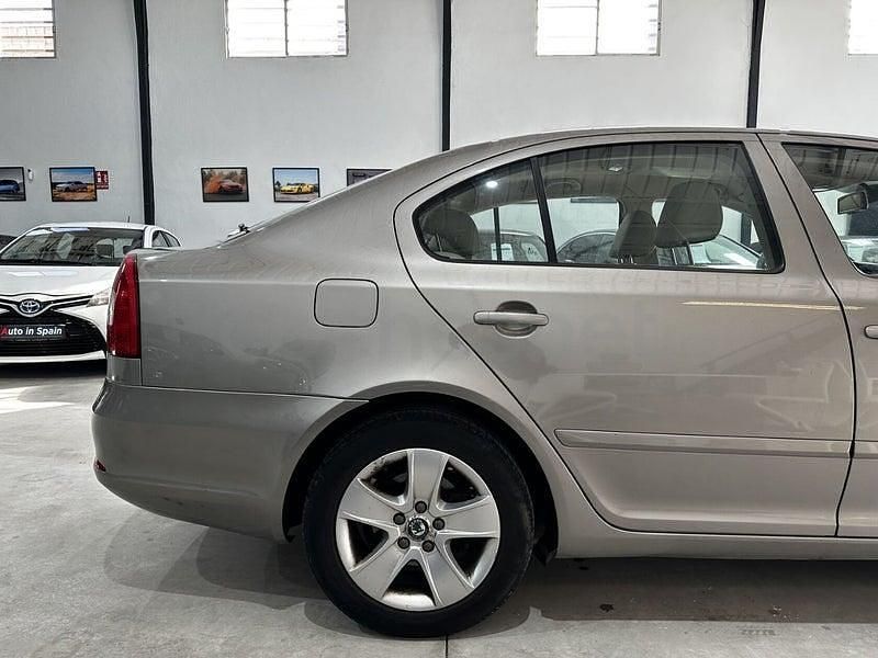 Usado Skoda Octavia 122 CV (89 kW) 2010 Gris / plata Berlina