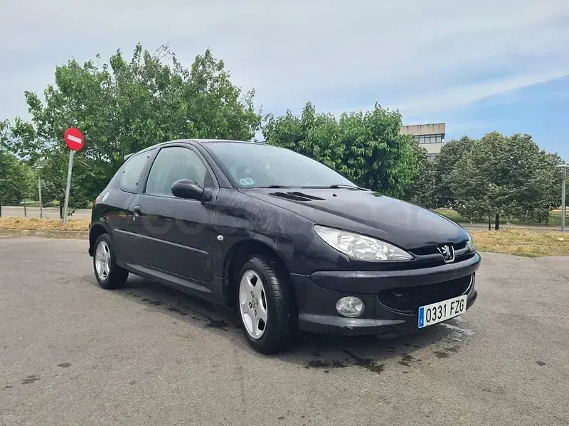 Usado Peugeot 206 70 CV (51 kW) 2009 Negro Berlina