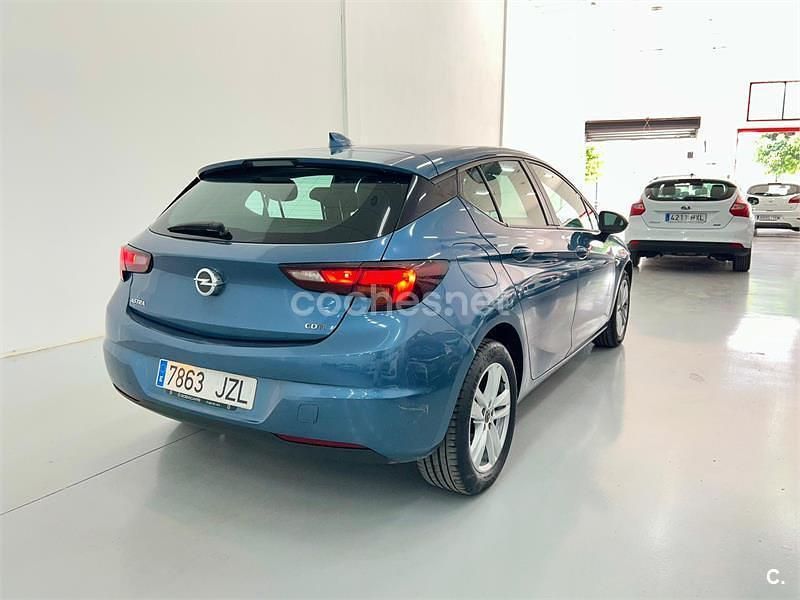 Usado Opel Astra Excellence 110 HP (80 kW) 2017 Azul Sedan