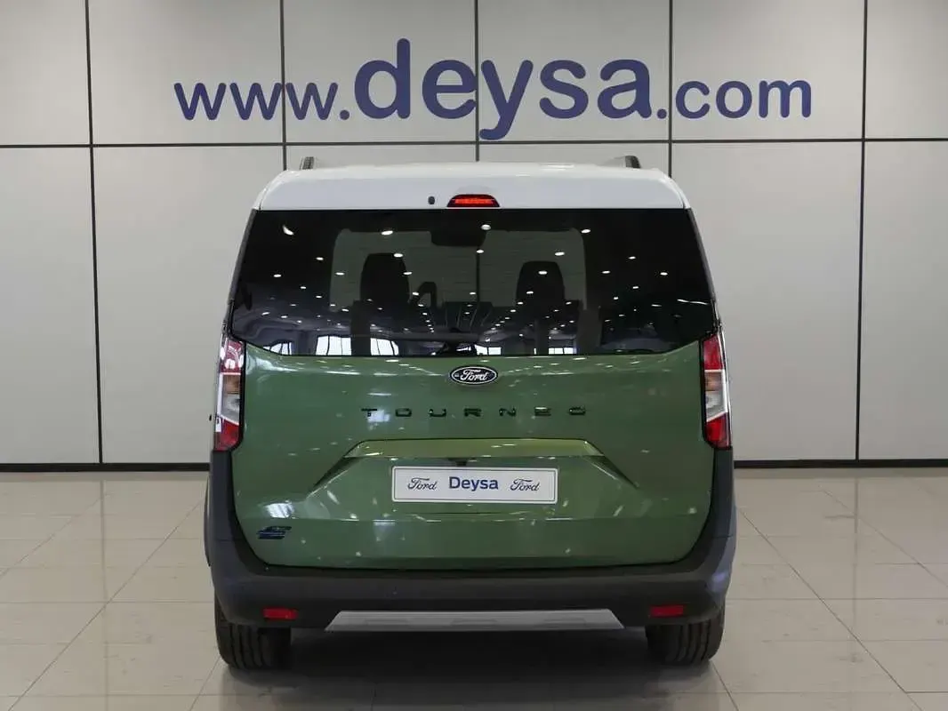 Usado Ford Tourneo Courier Active 100 kW (136 CV) 2025 Verde Monovolumen