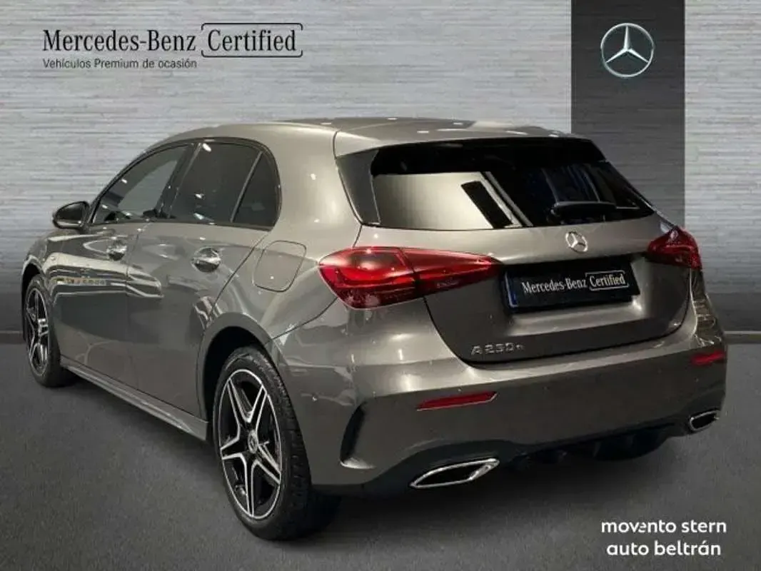 Usado Mercedes A250 Advanced 218 CV (160 kW) 2025 Gris Utilitario