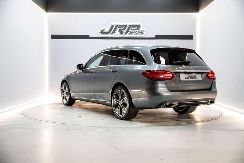 Usado Mercedes C300e 320 CV (235 kW) 2020 Gris / plata Familiar