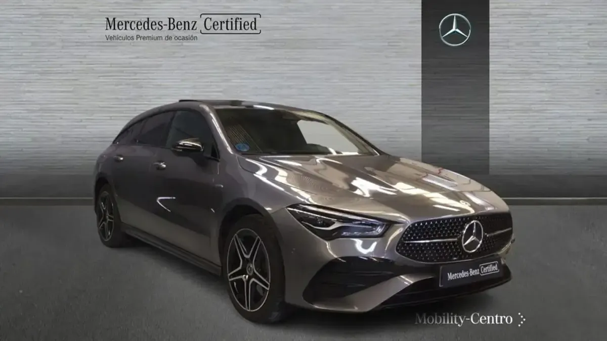 Usado Mercedes CLA250e AMG line 163 CV (119 kW) 2025 Mountaingrau  met. Coupe