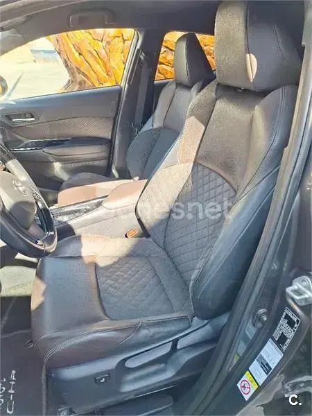 Usado Toyota C-HR Advance 122 CV (89 kW) 2018 Gris / plata SUV