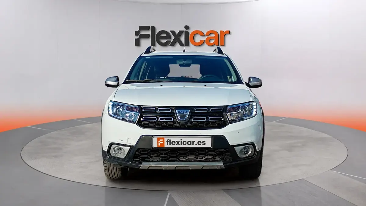 Usado Dacia Sandero Comfort 90 CV (66 kW) 2019 Blanco Berlina