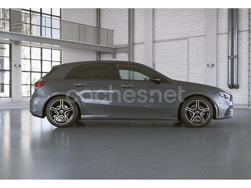 Usado Mercedes A180 AMG line 136 CV (100 kW) 2020 Mountaingrau  met. Berlina