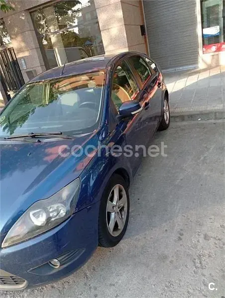 Usado Ford Focus Titanium 109 CV (80 kW) 2008 Azul Berlina