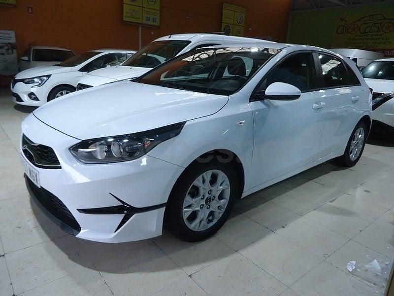 Usado Kia Ceed 101 CV (74 kW) 2023 Blanco Utilitario