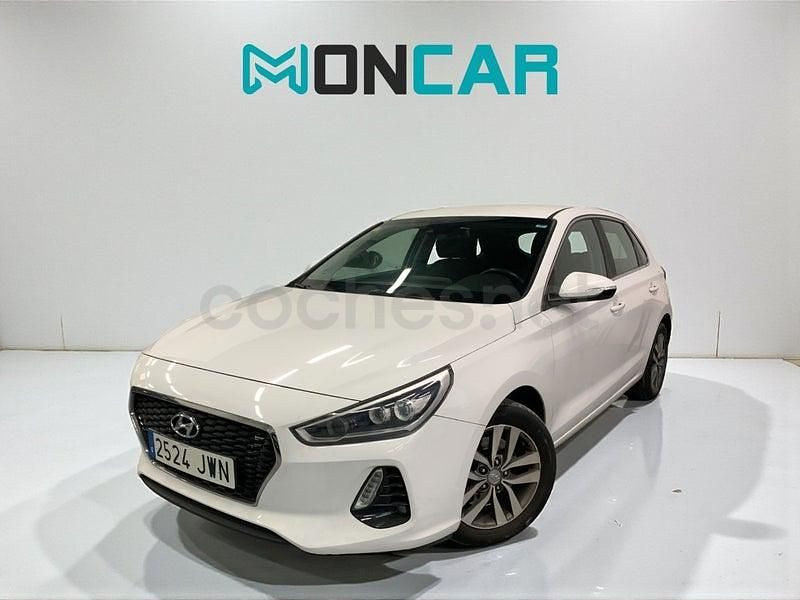 Usado Hyundai i30 140 CV (102 kW) 2017 Blanco Berlina