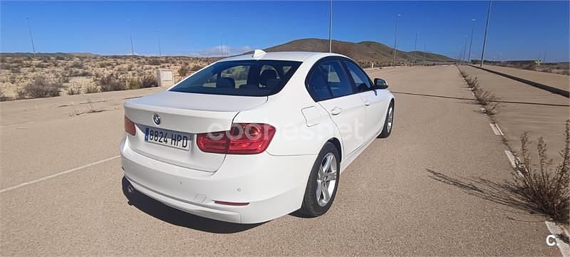 Usado BMW 318 Sport Line 143 CV (105 kW) 2013 Blanco Berlina