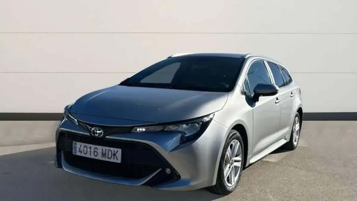 Usado Toyota Corolla Active 122 CV (89 kW) 2023 Plateado Familiar