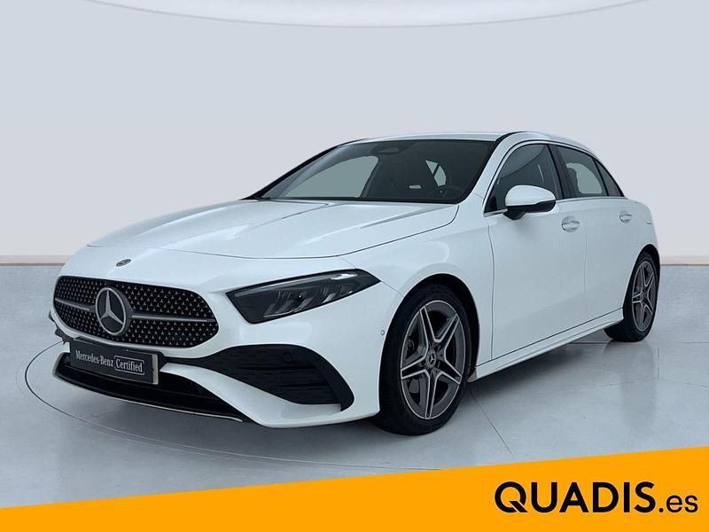 Blanco Usado 2024 Mercedes A180 Advanced Utilitario | 31.800 € (Un poco caro) - Imagen 1/4