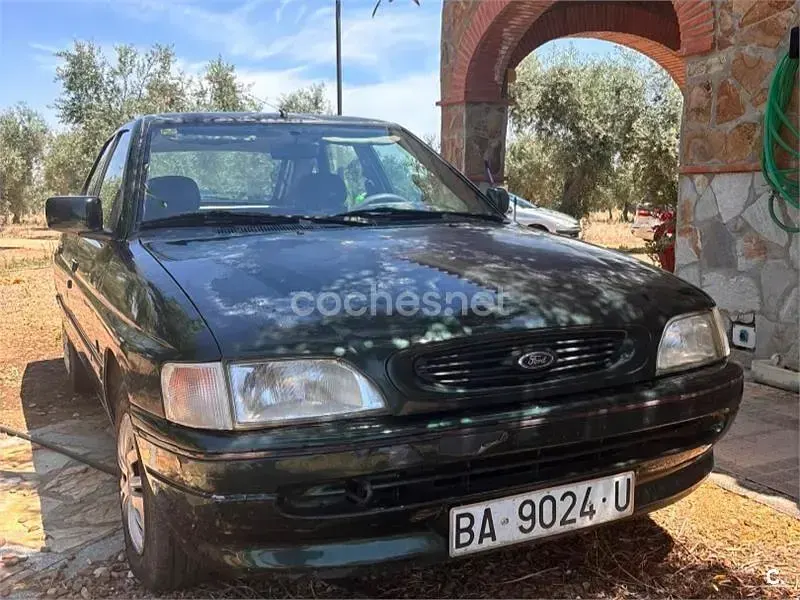 Usado Ford Escort 89 CV (65 kW) 1992 Verde Berlina