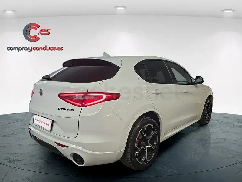 Usado Alfa Romeo Stelvio Veloce 210 CV (154 kW) 2021 Blanco SUV