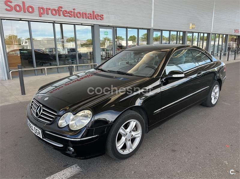 Negro Usado 2005 Mercedes CLK270 Avantgarde Coupe | 3000 € - Imagen 1/4