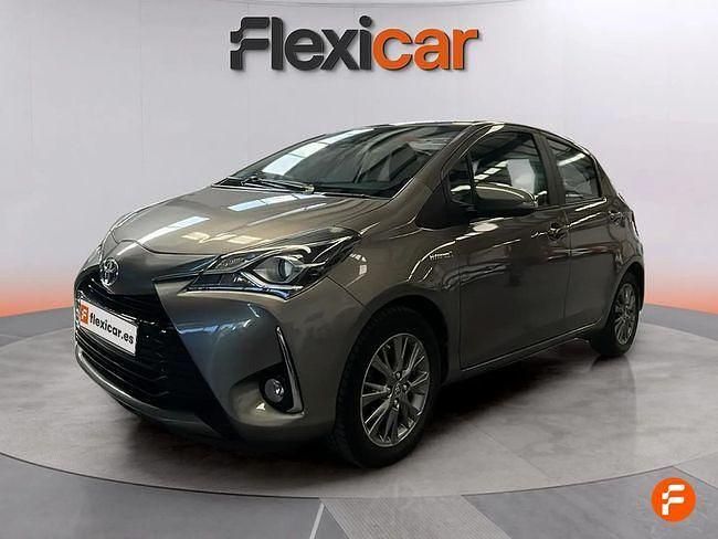 Usado Toyota Yaris Hybrid Active 100 CV (73 kW) 2018 Gris Berlina