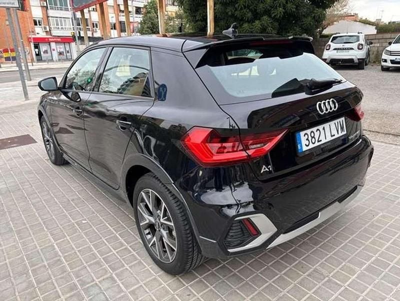 Usado Audi A1 Sportback Black Edition 116 CV (85 kW) 2021 Gris Utilitario