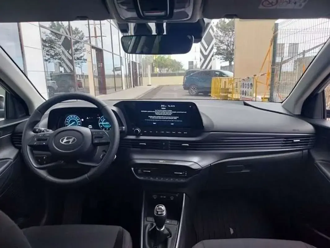 Usado Hyundai i20 90 CV (66 kW) 2026 Gris Utilitario