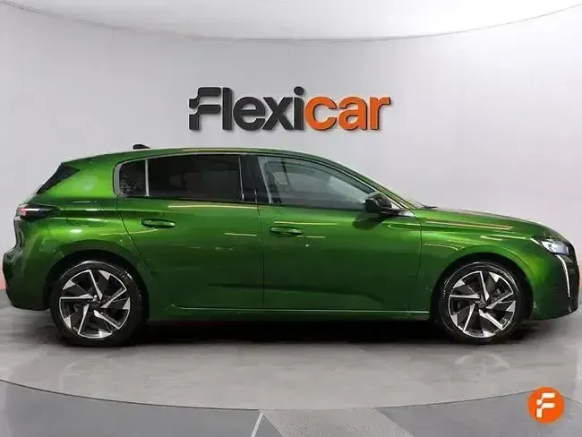 Usado Peugeot 308 Allure 130 CV (95 kW) 2022 Verde